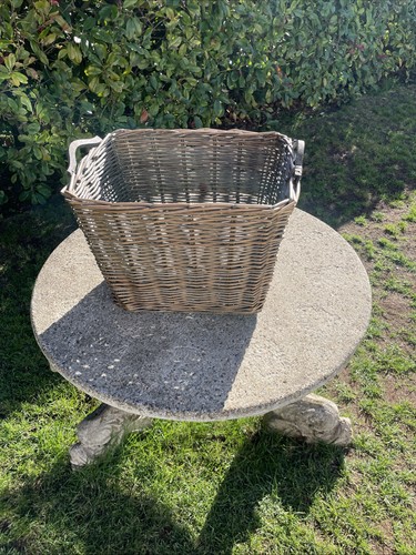 Vintage medium size whicker - vintage,
