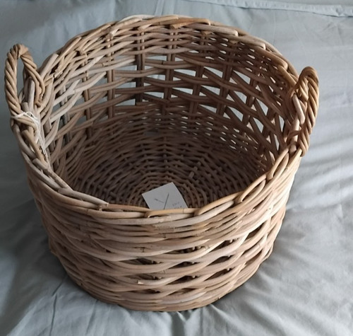 Round wicker basket - round,